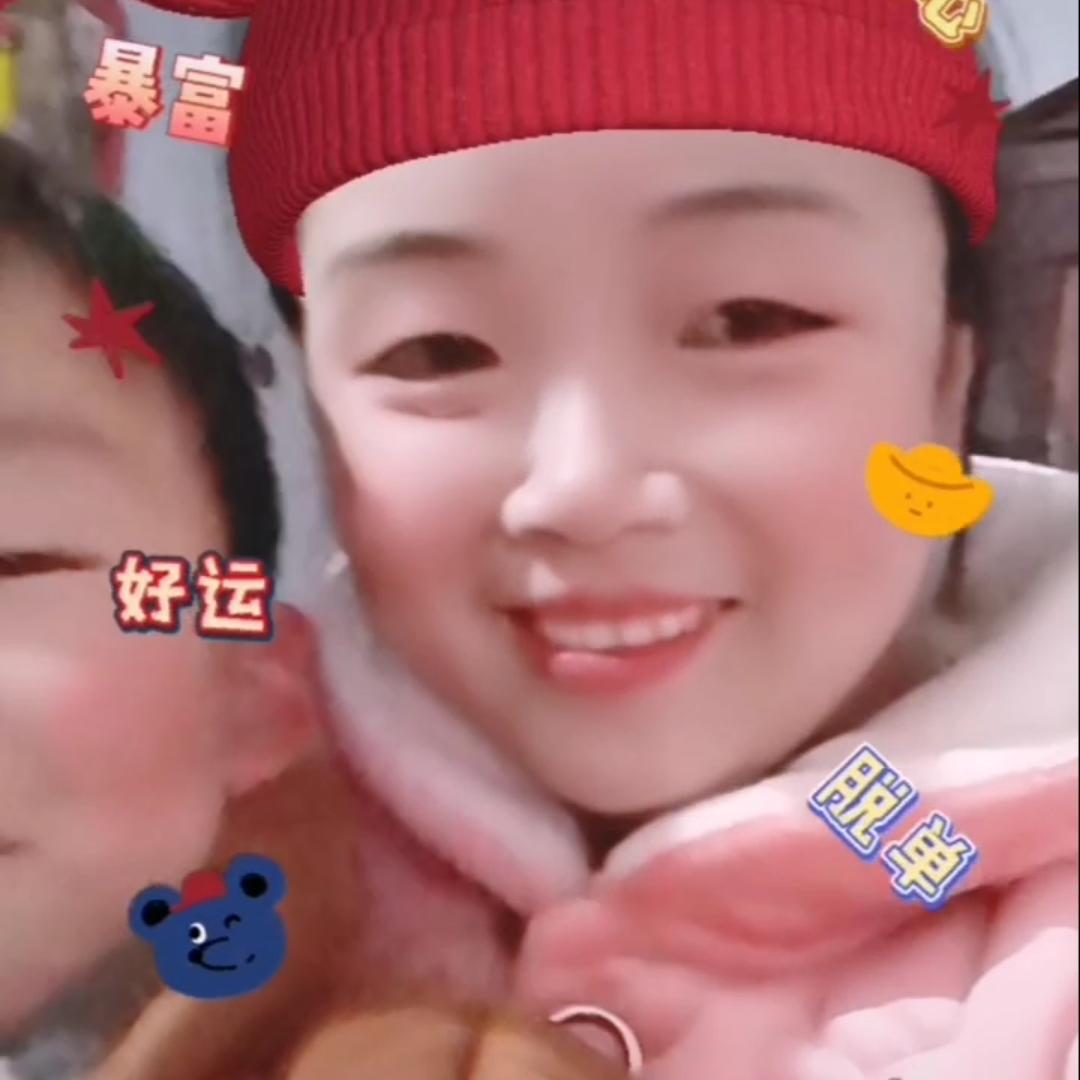 李…