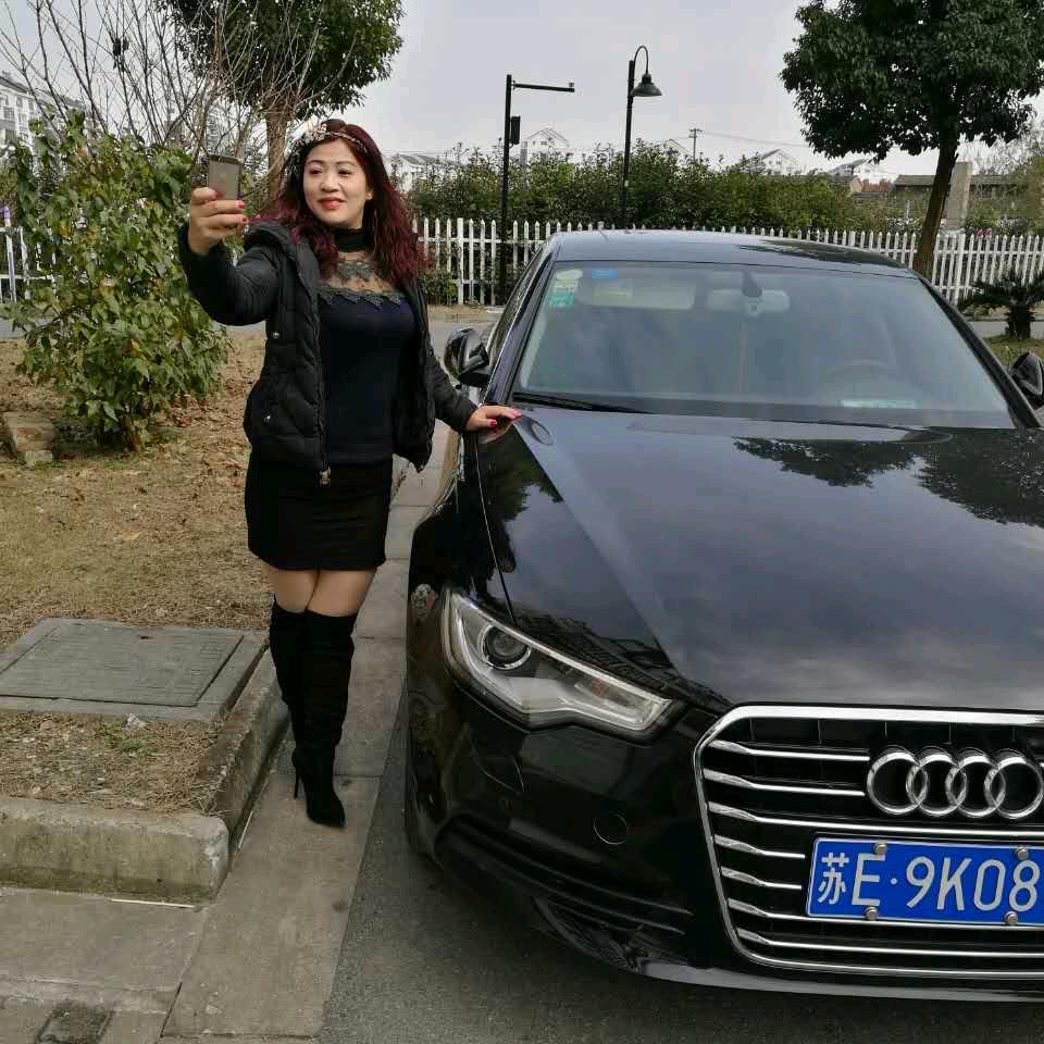 回首燕笑百媚生