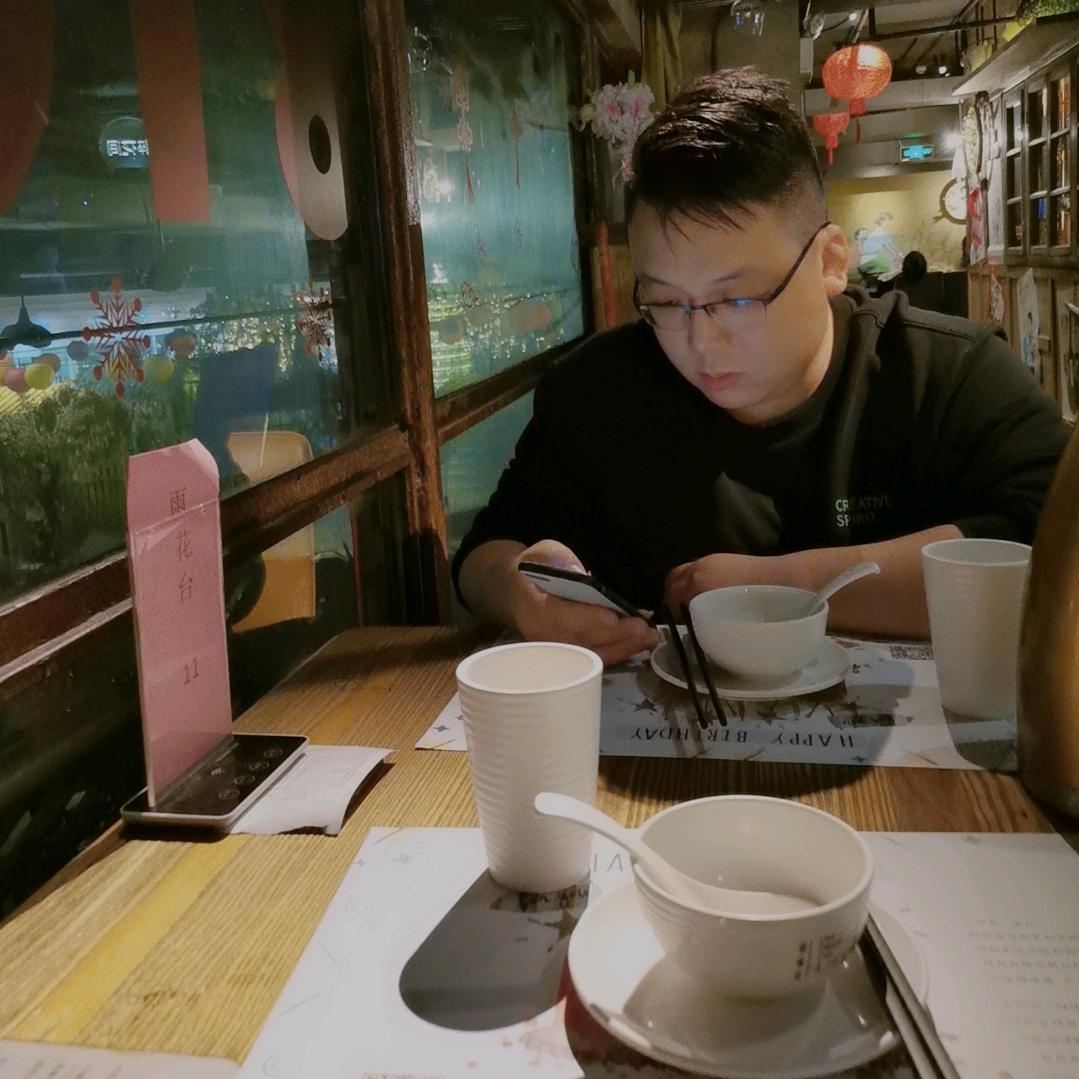 玛琪家具邓荐阳