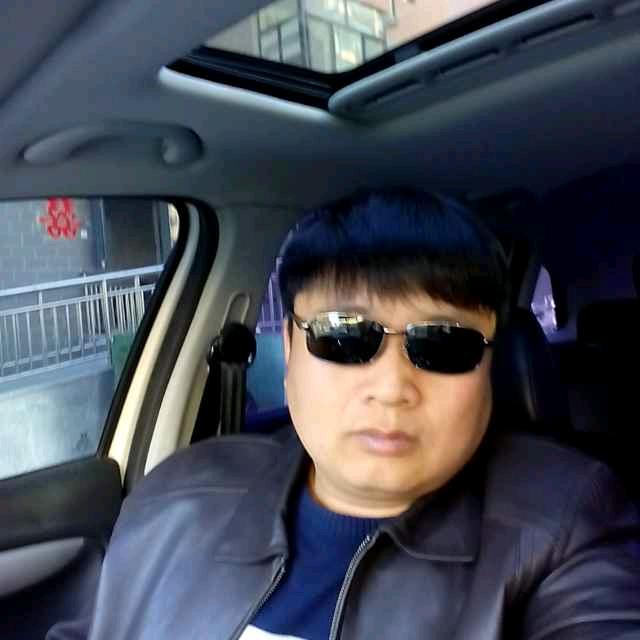 深蓝色的海