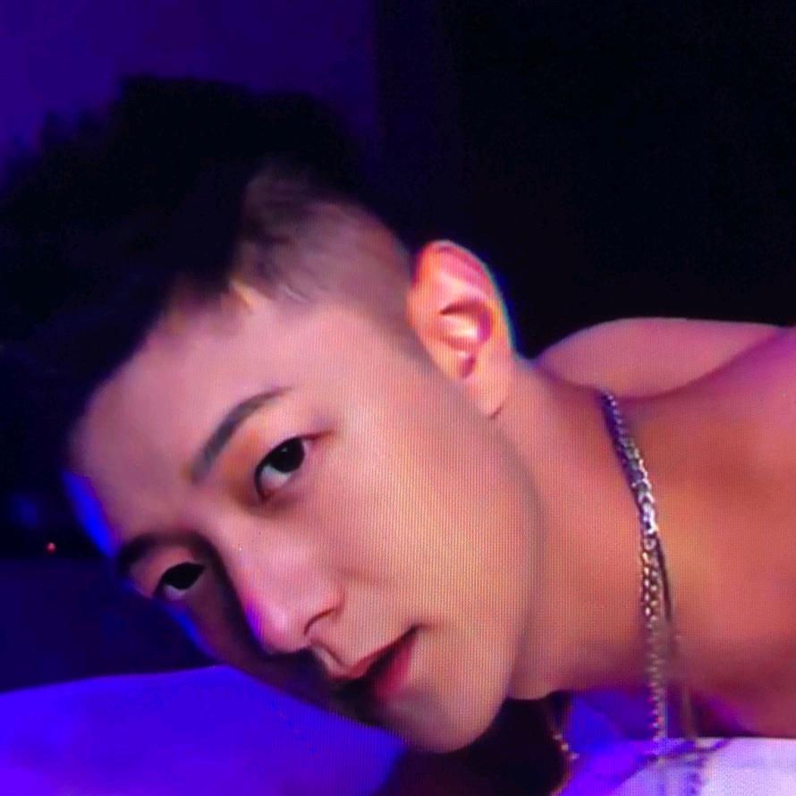 ℯ⃝默  ℯ⃝言