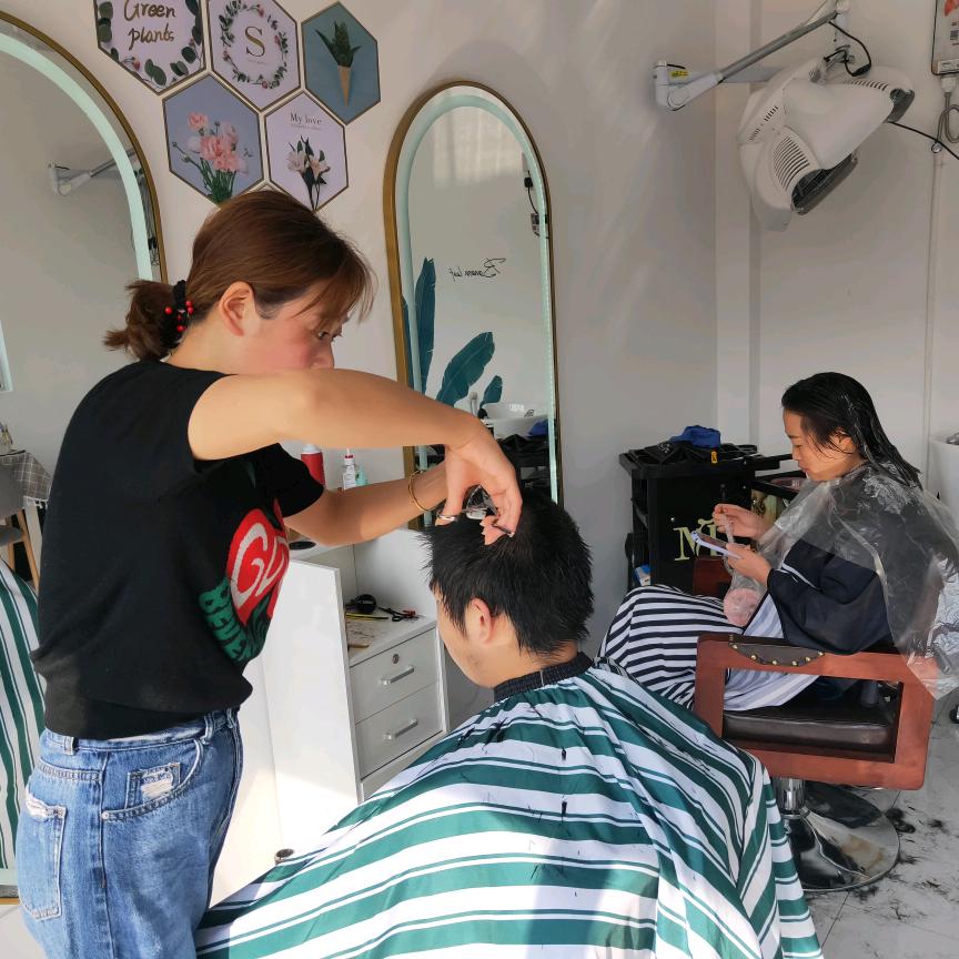 浒浦时尚造型小姐姐