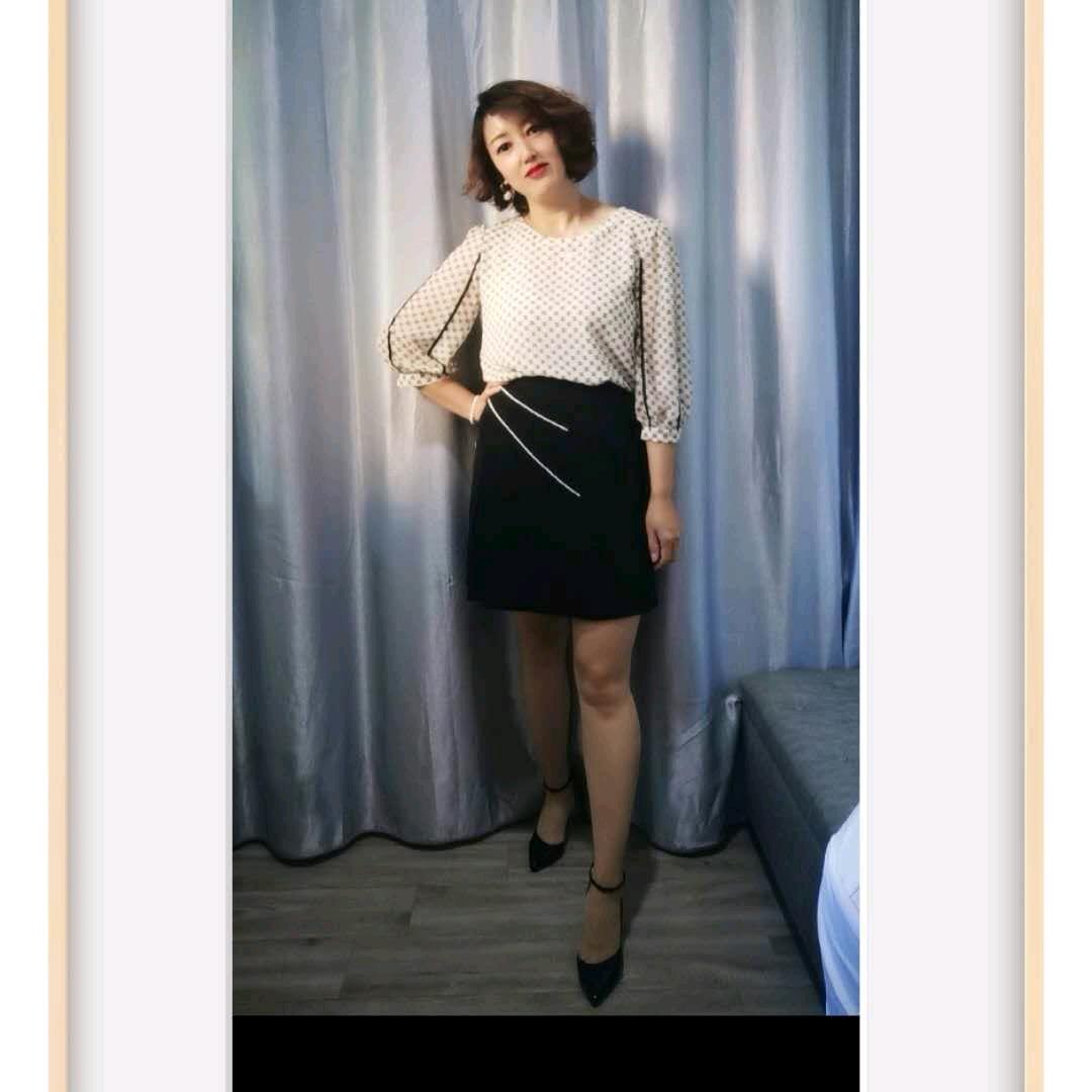 沙湾市三道河子镇例雪服装店