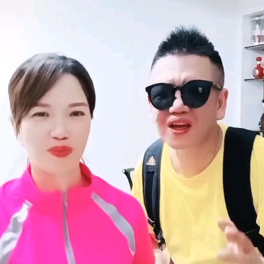 墨镜大叔