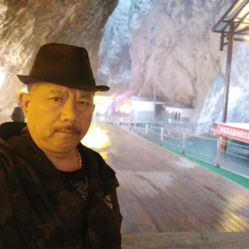 热爱表演的谷明