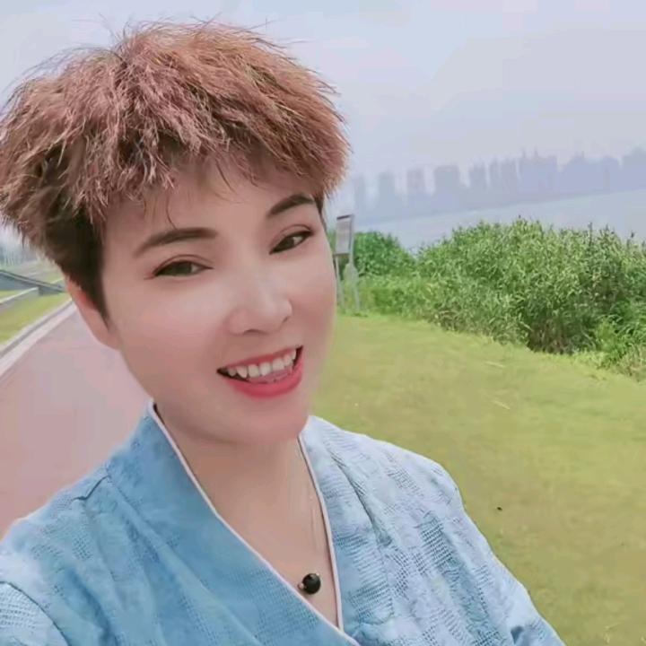 素雅精品公寓 六姐