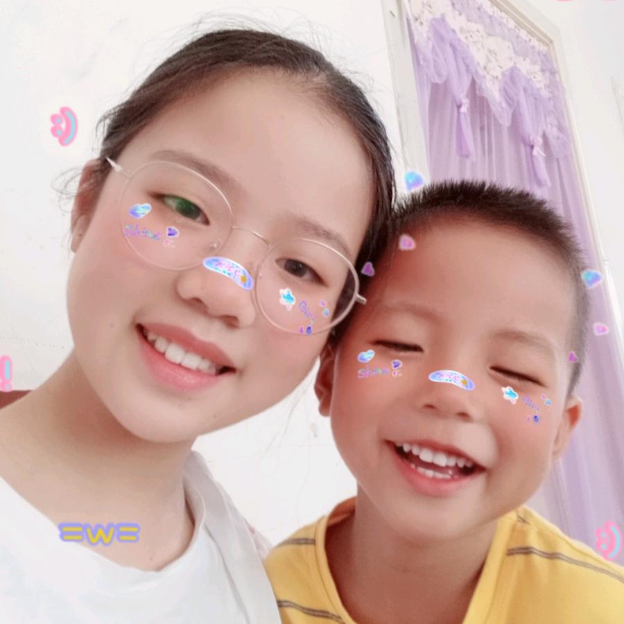 格林童年时尚童装小铺