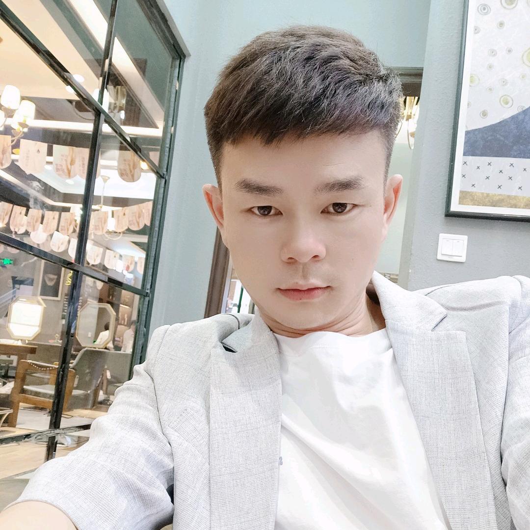 龙里华美发型师林浩