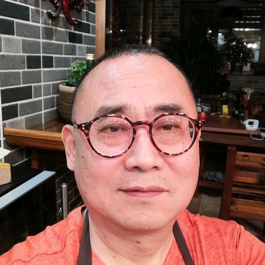 高峰分享快乐的退休生活讲讲医药行业那点事