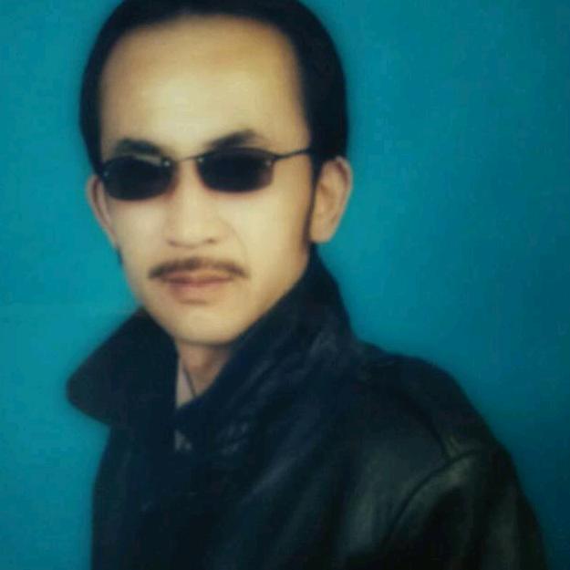 黑月亮。