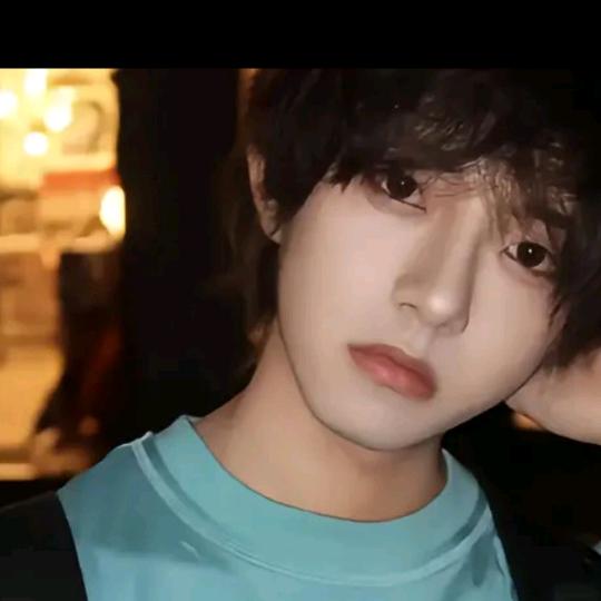 嘴角挂着小酒窝