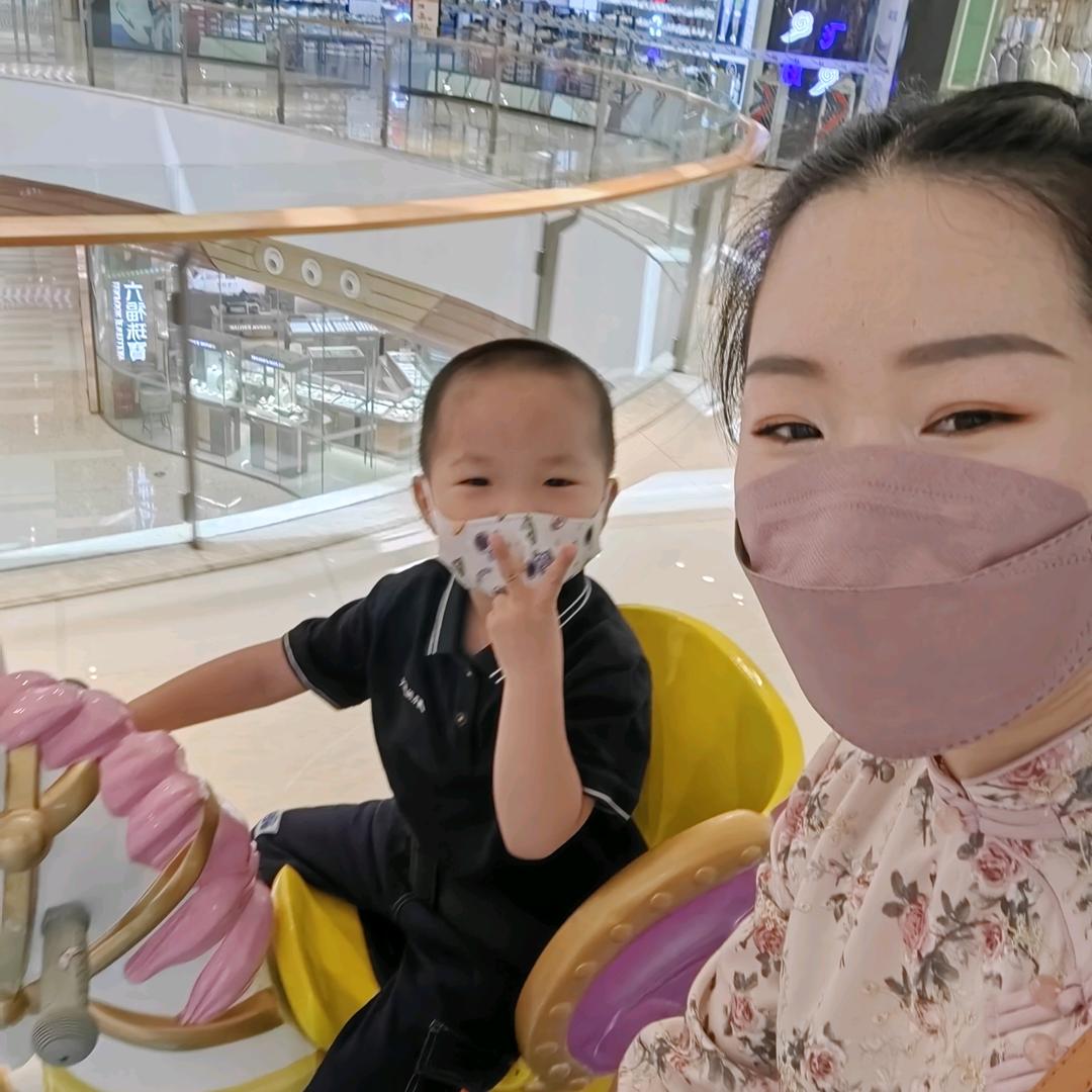 灿灿头像