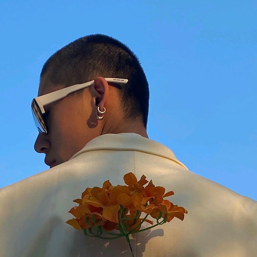 穿碎花洋裙的你