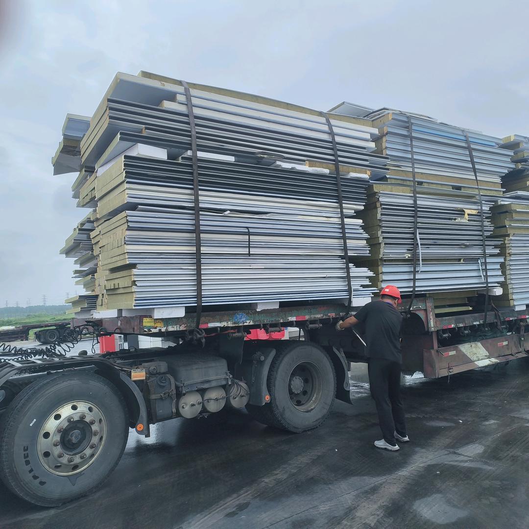 苏国辉回收废岩棉板，泡沫板，废铁，活动房