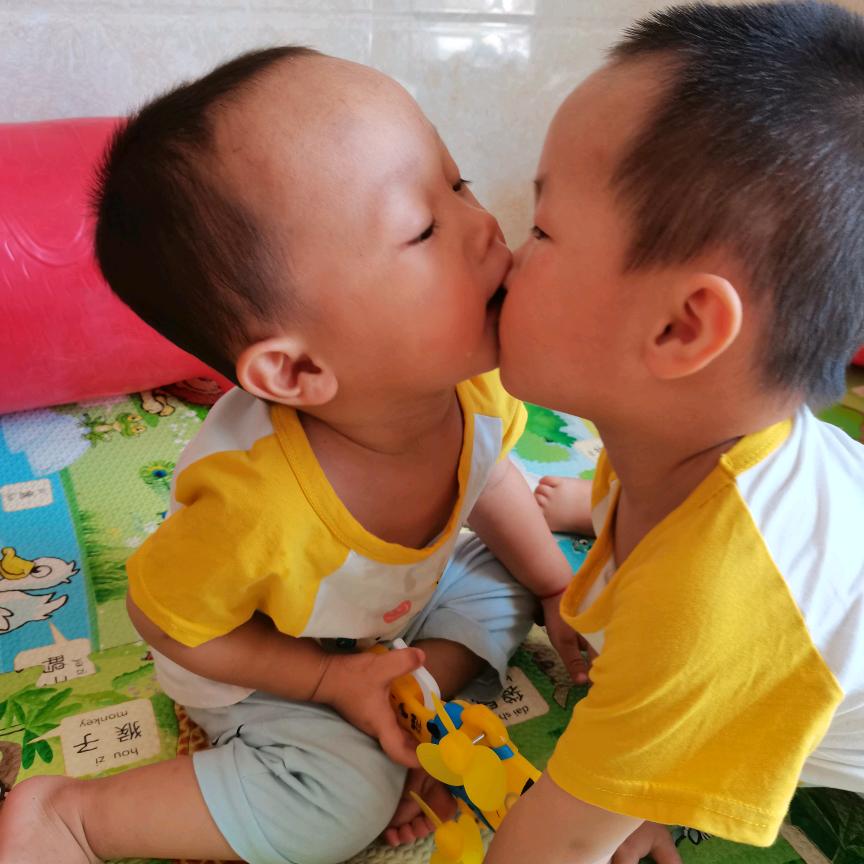 @双～胞～胎  （记录日常）