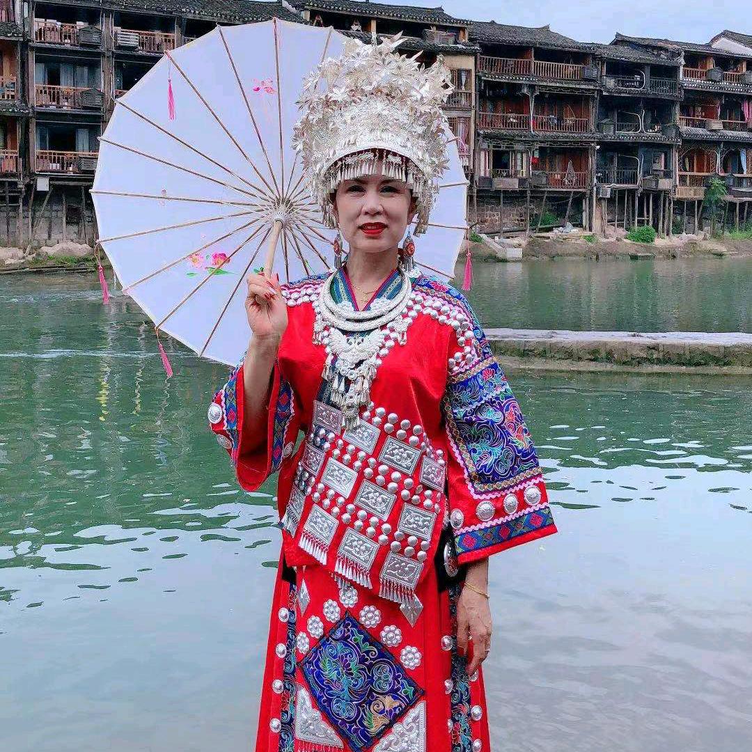 姐很漂亮