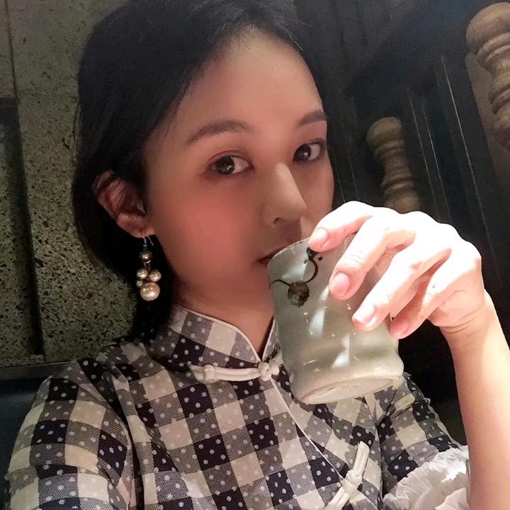爱上37度美容工作室  瑞娟
