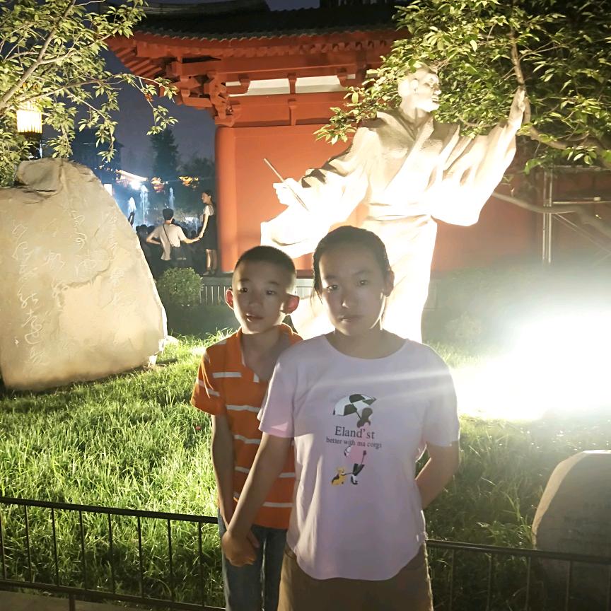 不在服务屈，啊虎