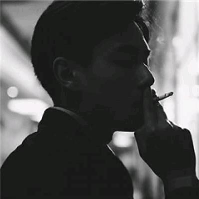 所谓坚强╮都是伪装