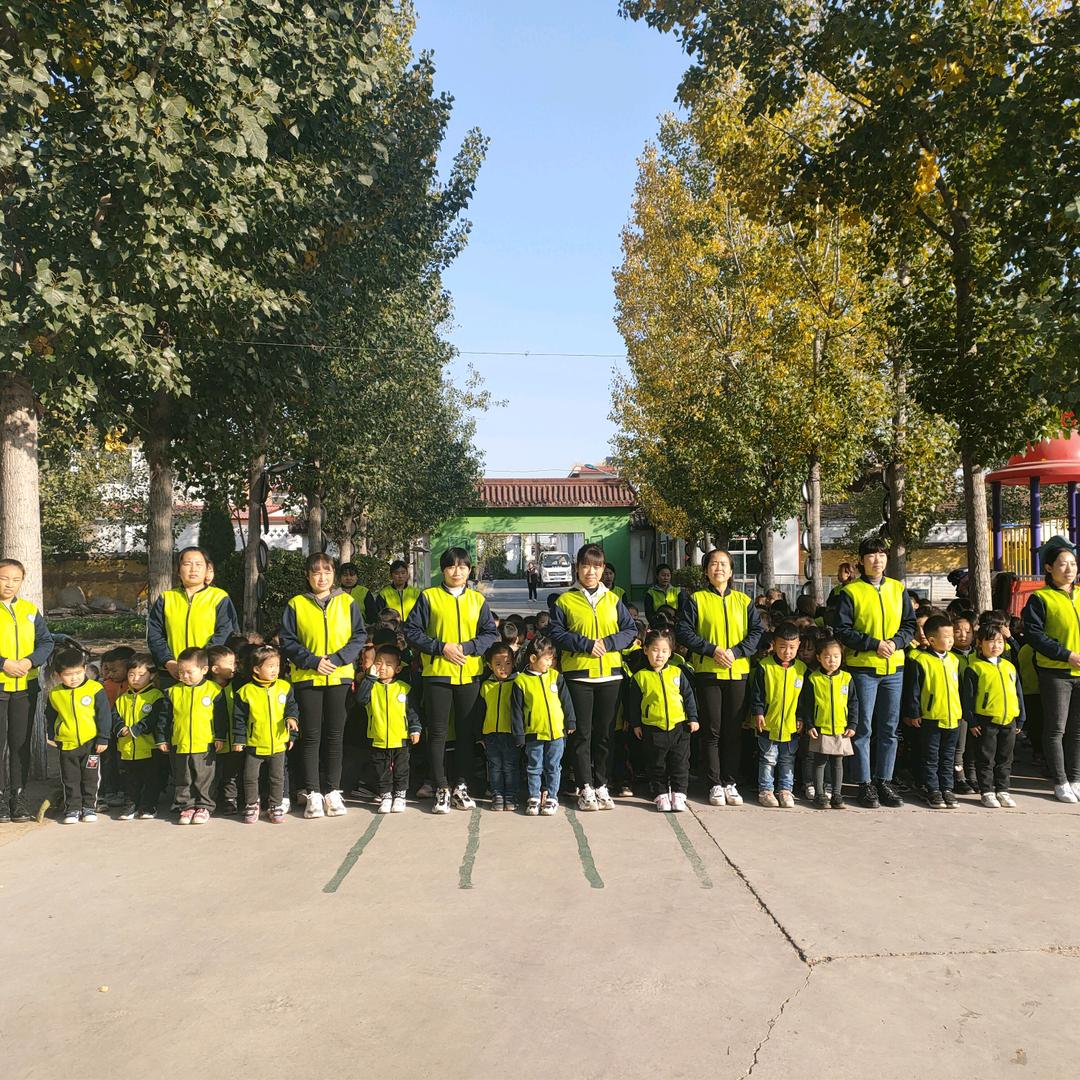 零点幼儿园草莓姐姐