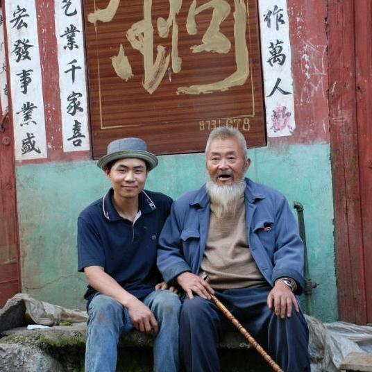 打铜艺人李六洪（非遗传承人）