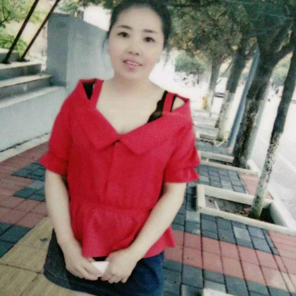 谢 素衣白裙清浅微笑