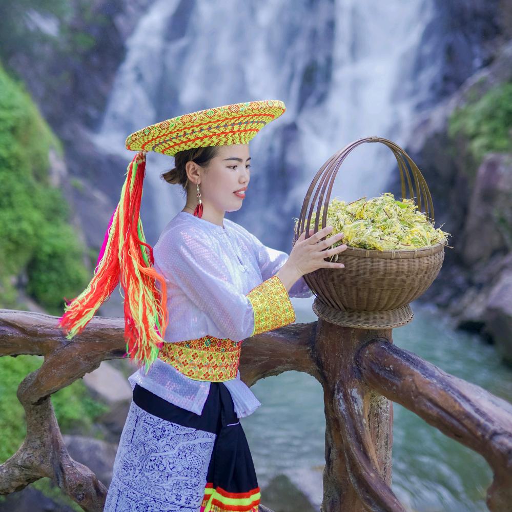 隆回县小沙江镇巴莎丽尔店