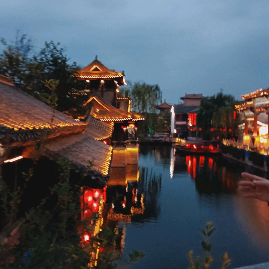辽阔草 原