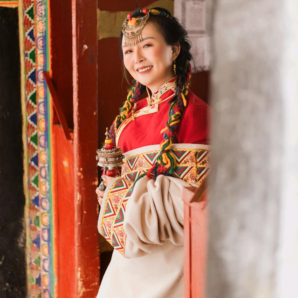 在西藏拉萨做美业的阳光美女陈馨怡