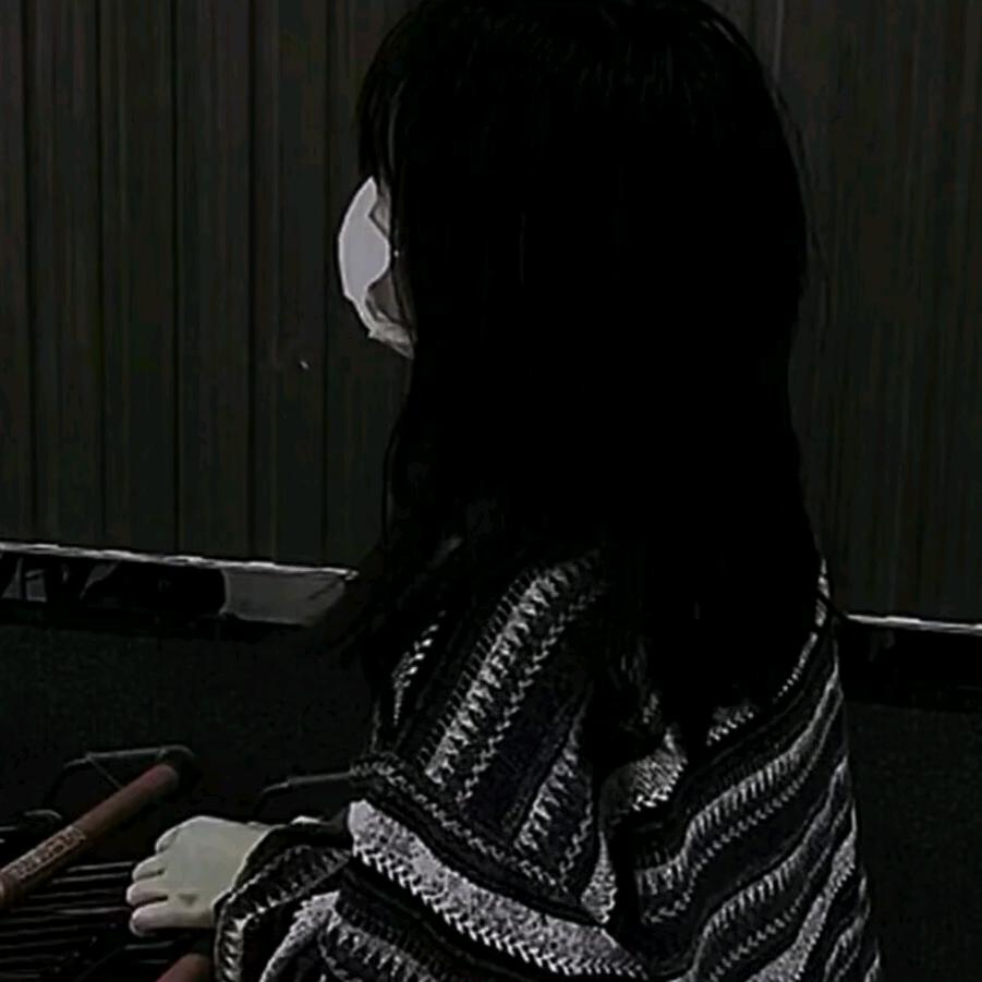 (˵¯͒〰¯͒˵）蓝桉头像