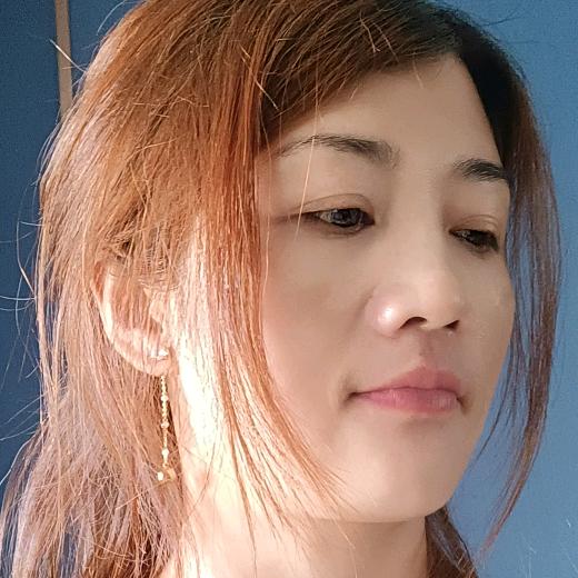 ᕙ( • ‿ • )ᕗ