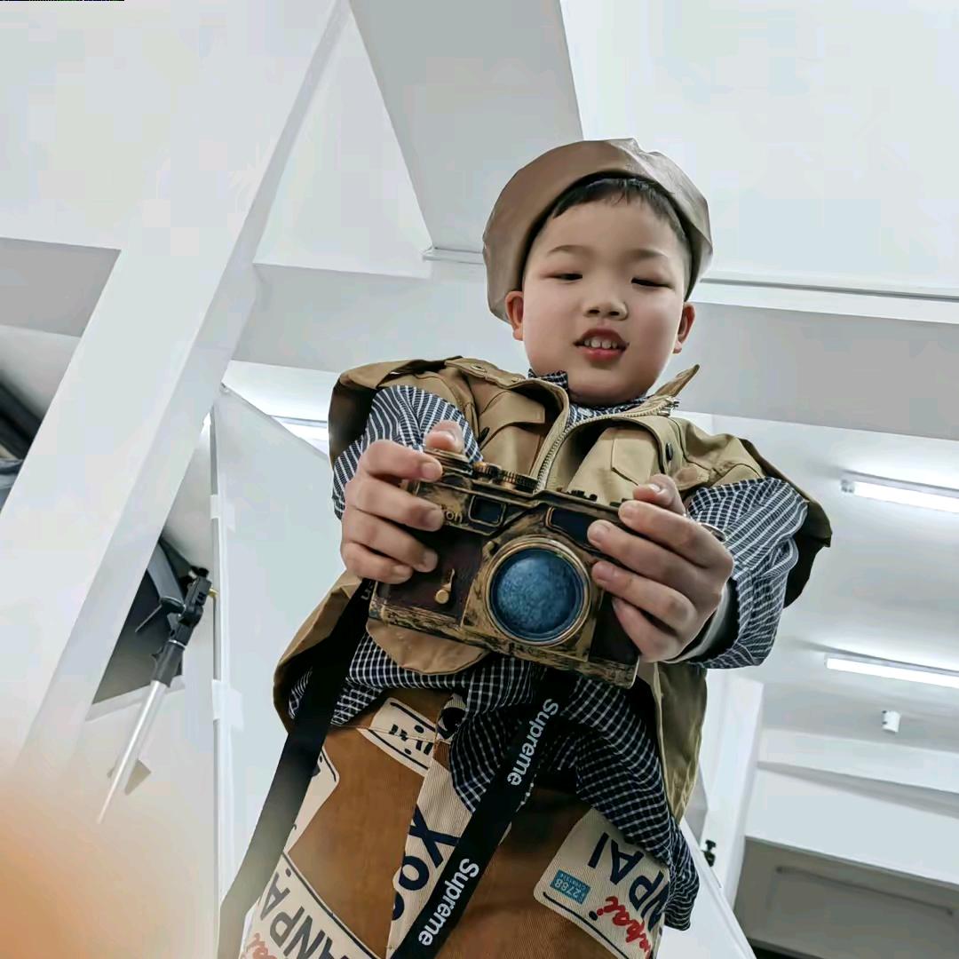 （偉偉）