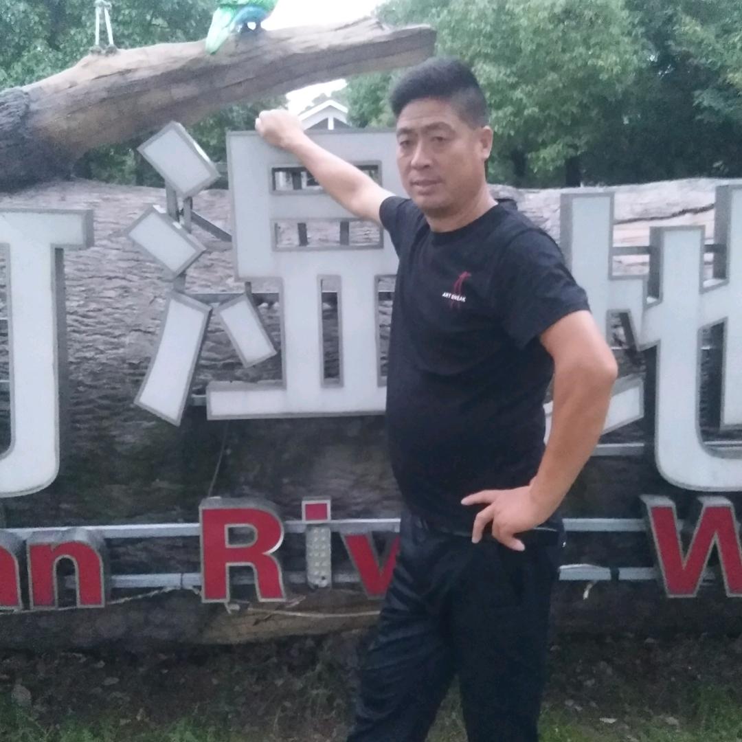 专业铲车人工清理垃圾打扫