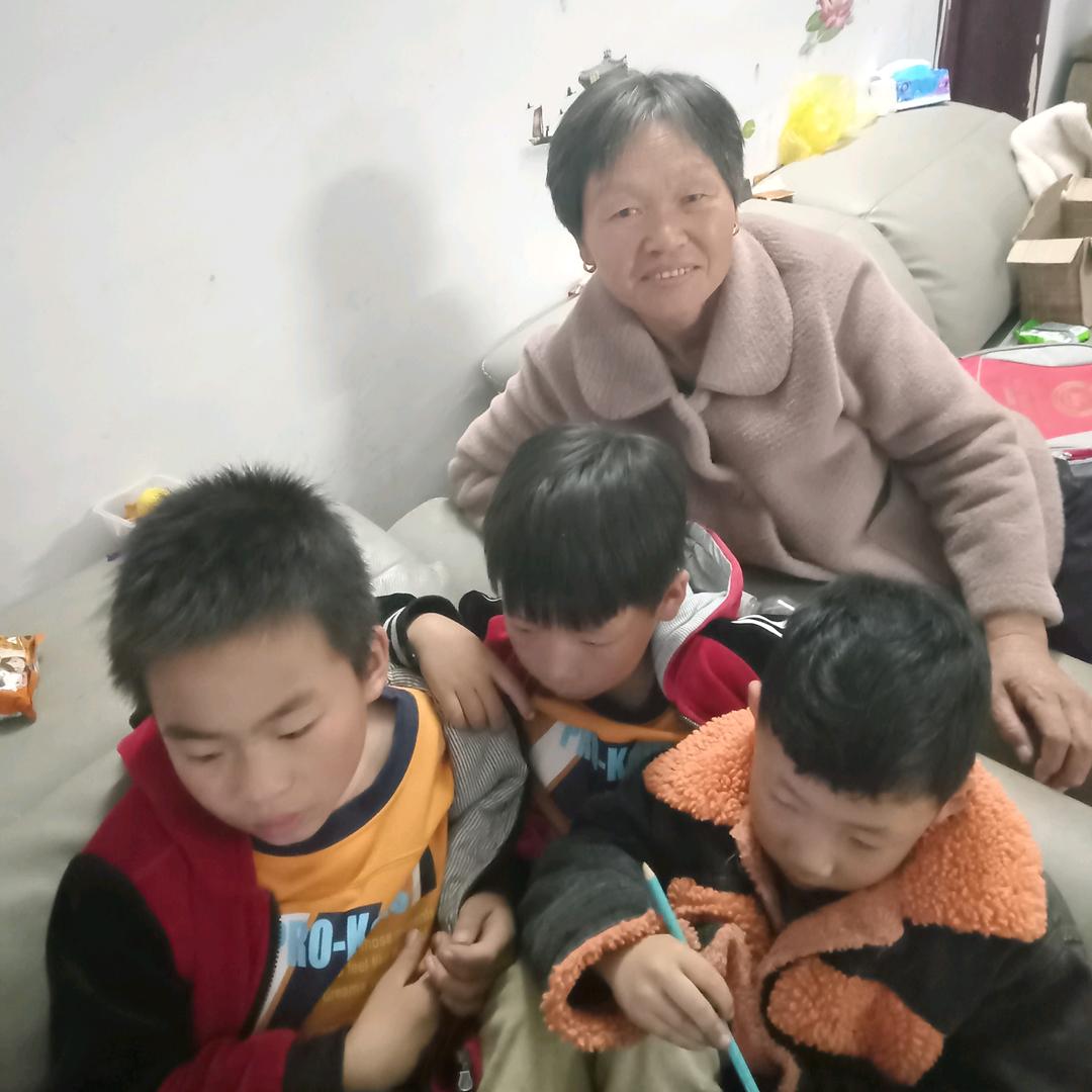 六个孙子的奶奶