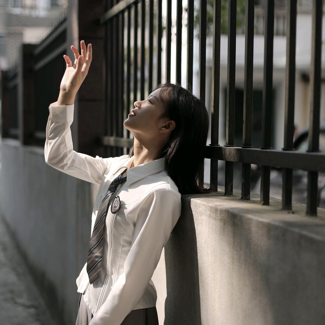 隔壁班的黄老师🌻