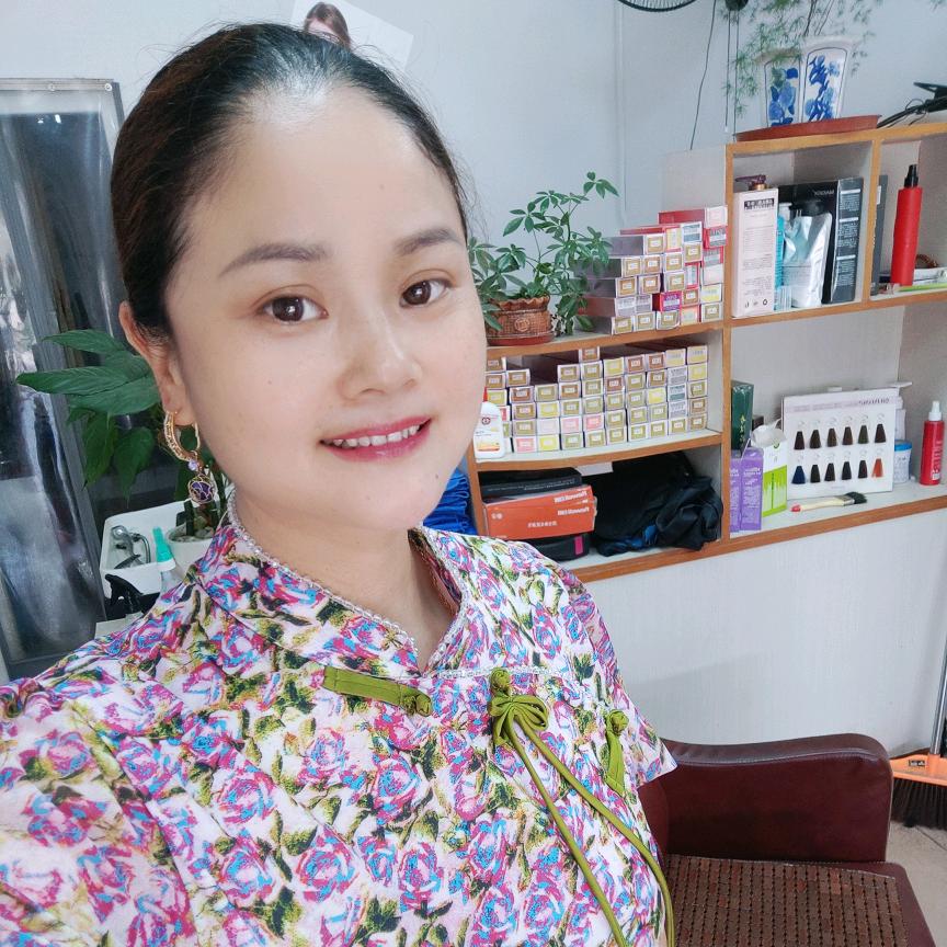 在惠州专注美发艾灸养生的凤姐