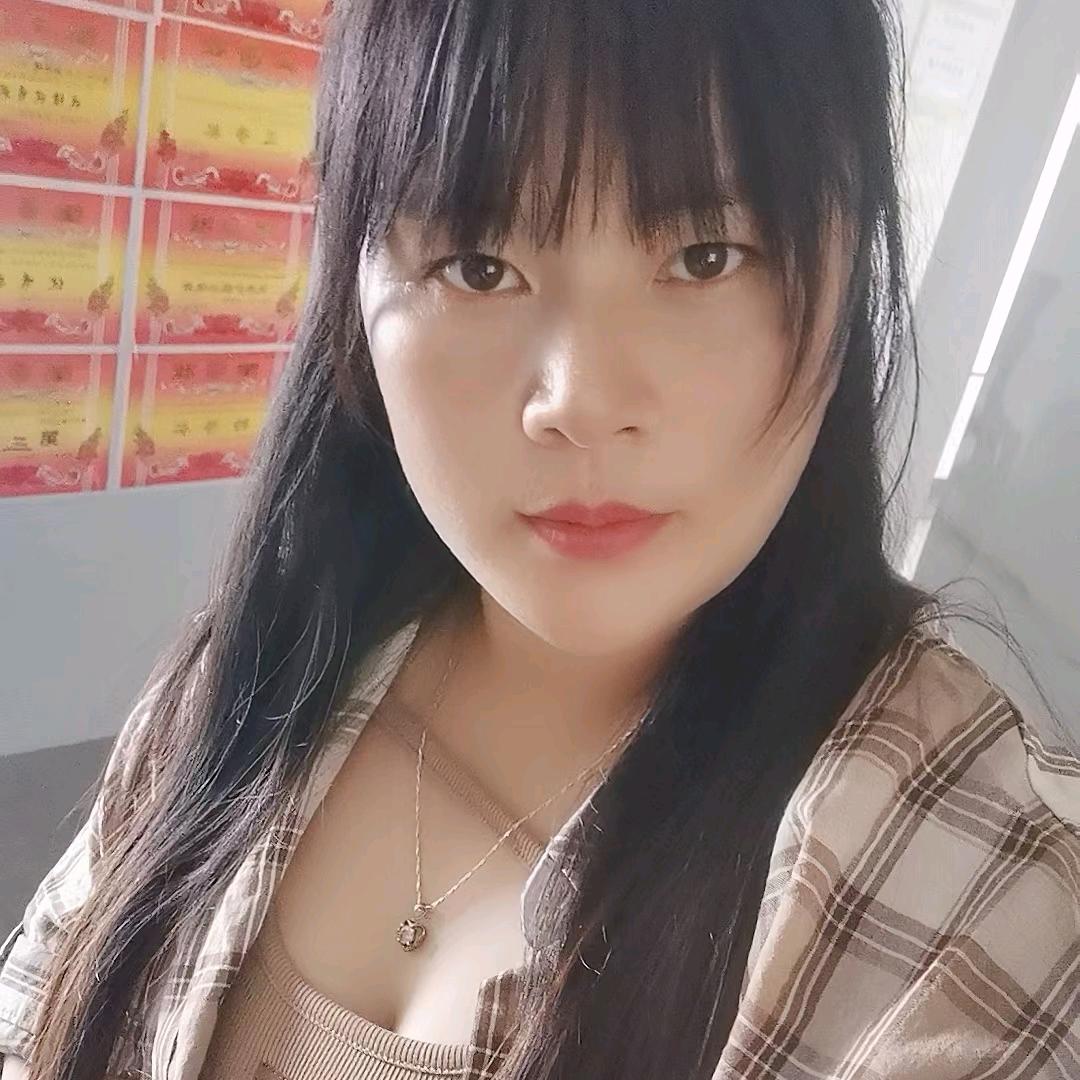 韦小姐微一笑很倾城