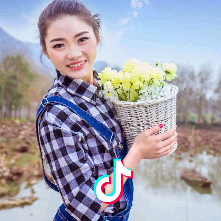 回眸一笑生百媚