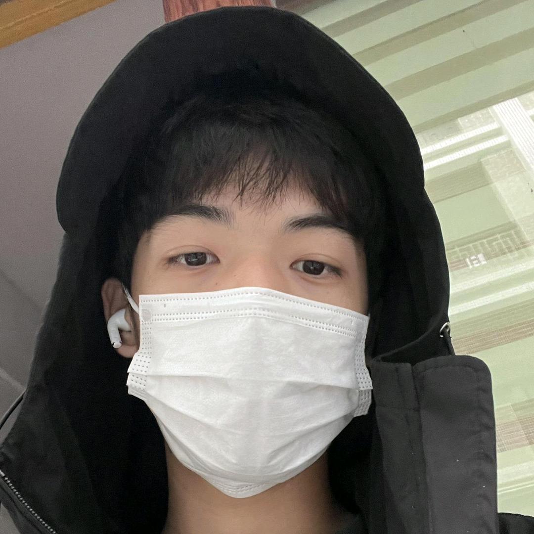 ╰↗每天都在笑