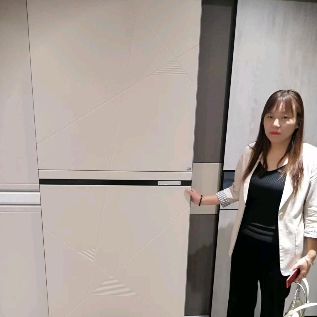 国城二楼，女裤伊魅儿