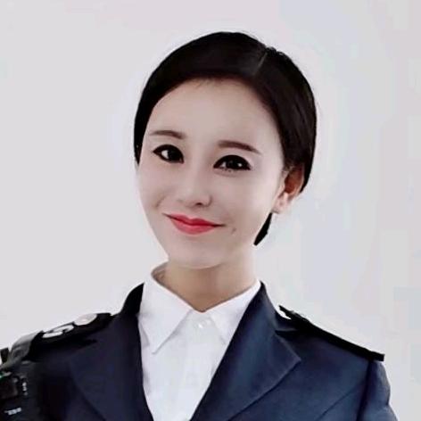 李梅.