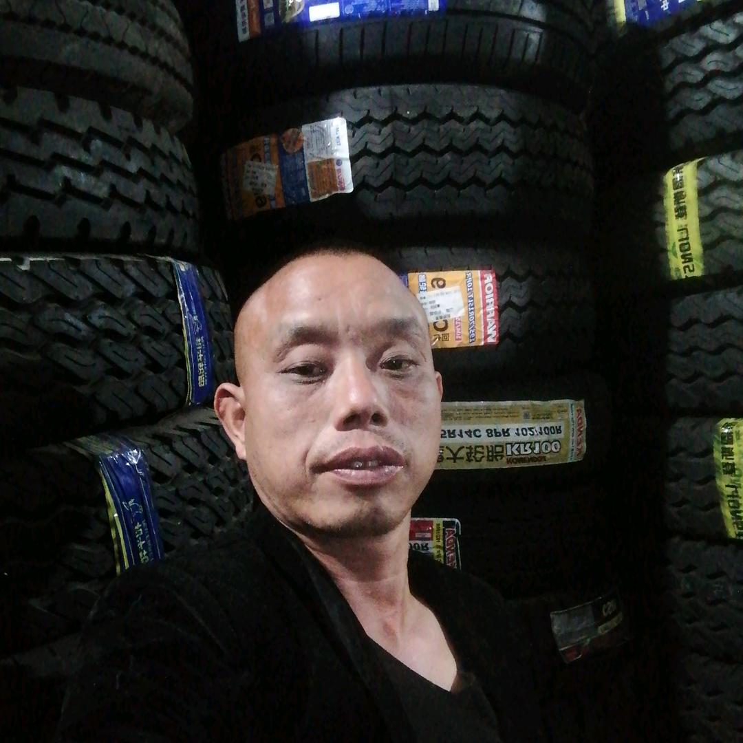 卖轮胎的小哥哥
