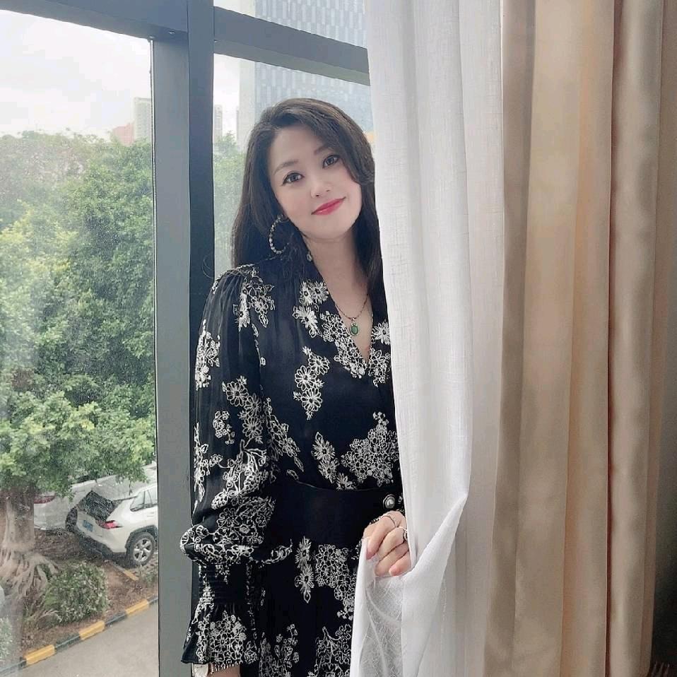 深圳丽鑫服饰