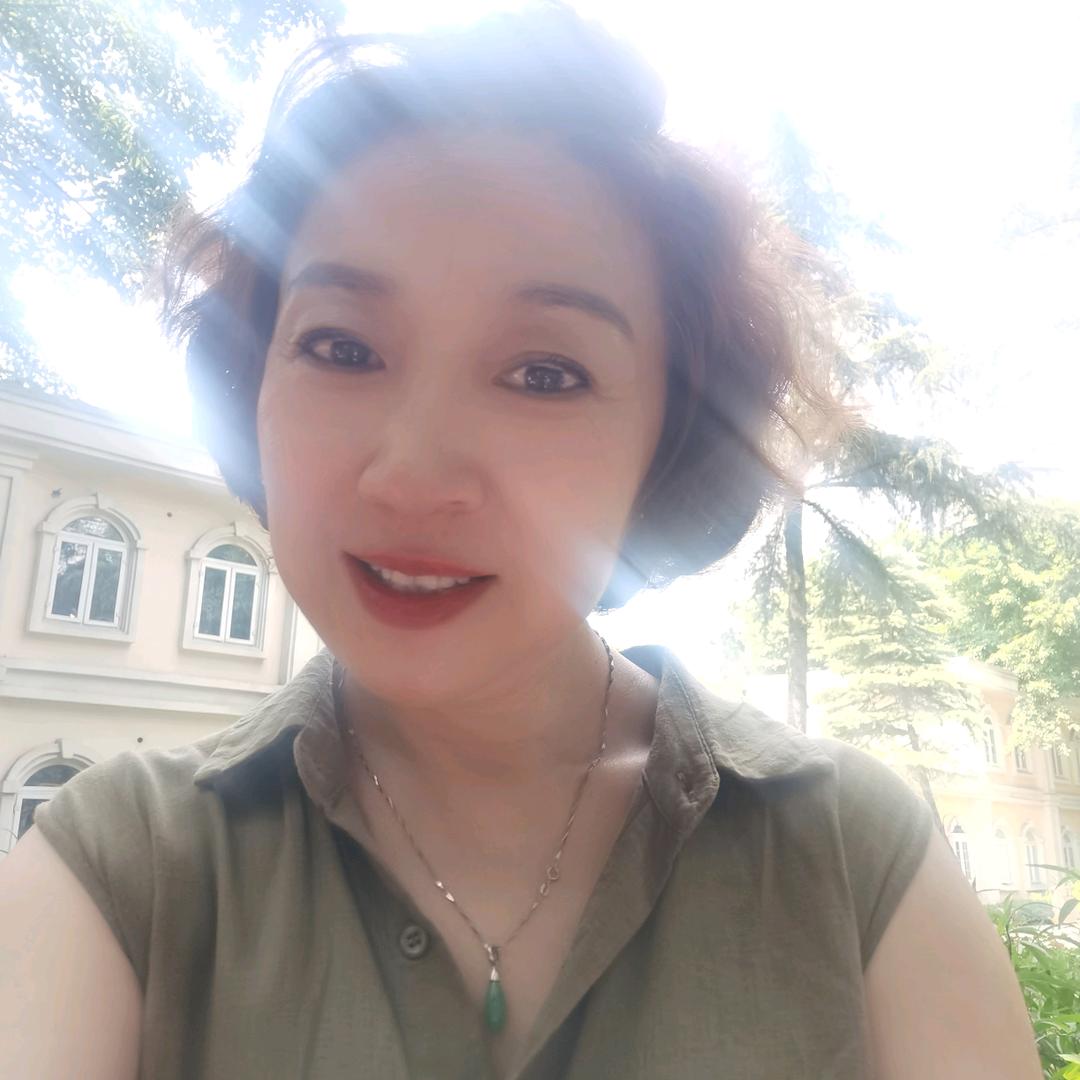 踏雪寻梅