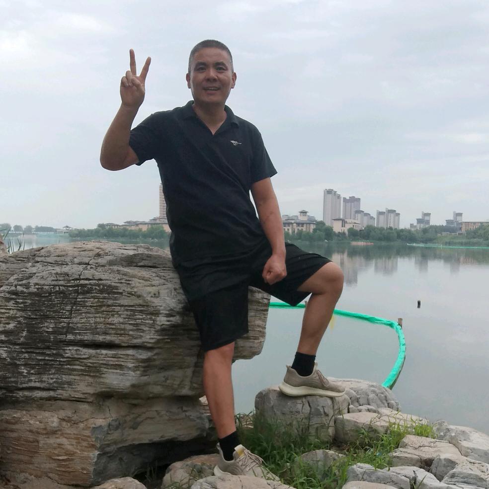 快乐的憨憨。