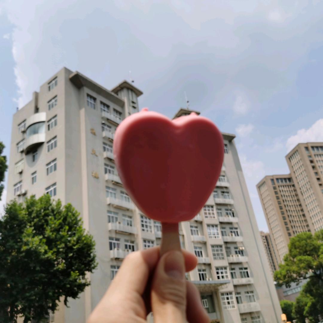 快乐冲浪男孩