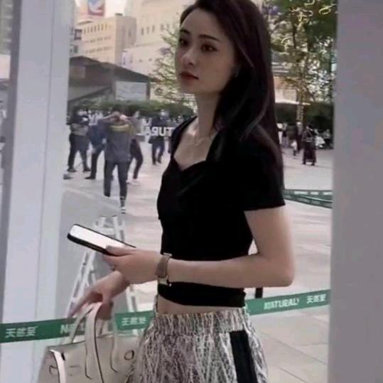 彭红女装三号店