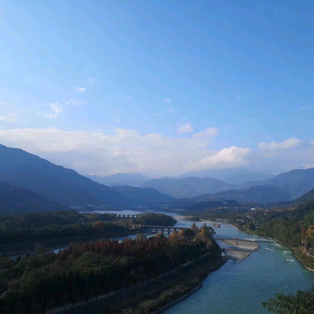 山下人家·土砂锅腊排馆(青城山店)官方号