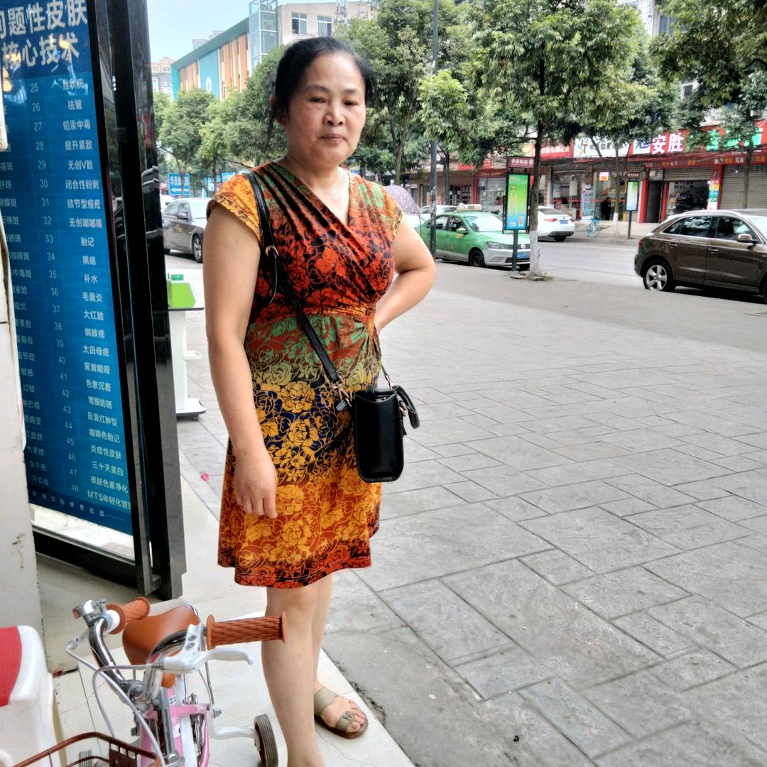 邓小琼
