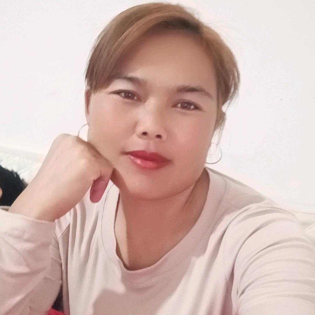 这个女人不容易，双手靠自己